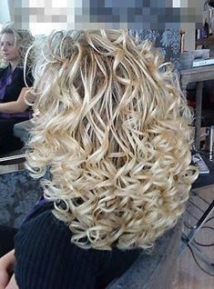 Platinum Curls | HarterCanyon | Flickr Grey Curly Hair, Medium Curly Hair Styles, Blonde Hair Shades, Hair Affair, Hair Blonde, Permed Hairstyles, Curly Hair Tips, Hair Black, Curly Hair Cuts