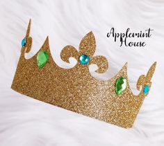 ●APPLEMINT HOUSE IS THE ORIGINAL EMBELLISHED ALL PRINCESS GLITTER CROWN ● Descendants 3 Ben Crown, Descendants 3 Crown, Prince Ben Costume crown, Prince Crown, King Crown, Audrey Crown, Mal, Evie, Uma costume crown *Stone Material : Crystal stones + high quality of rhinestones. *Unbreakable Soft plastic headband or Elastic Headband *Hand made by Applemint House Since 2014 ●HOW DO I MAKE A CROWN?● -My crown is made out of very soft plastic headband (the headband has teeth on it )as a base of the Diy Crown King, Uma Costume, Prince Ben, Cinderella Birthday Cake, Cinderella Cake Topper, Boy Headbands, Crown Kids, Boy Crown, Make A Crown