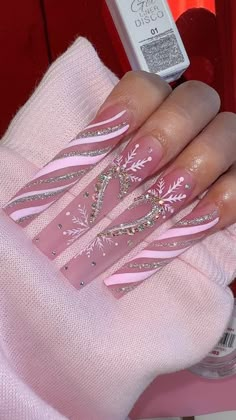 Pink Xmas Nails Acrylic, Boujee Christmas Nails, Baddie Christmas Nails Long, Christmas Nails Xl, Xl Christmas Nails, Christmas Long Nails, Light Pink Christmas Nails, Christmas Bling Nails