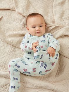 You can never have too many rompers -- especially ones festooned with the cutest travel-inspired prints. This long-sleeve romper features long sleeves, a v-neck, and hand mittens. Soft, 100% cotton fabric keeps baby cozy and comfy. Hand Mittens, Travel Inspired, Tea Collection, Sleeved Romper, Long Sleeve Romper, Baby Romper, The Cutest, Baby Onesies, Cotton Fabric