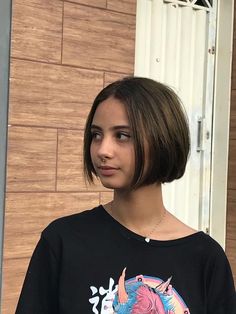 Chin Length Brown Hair, Birthday Wig Hairstyles, Corte Chanel, Short Layered Bob, Easy Trendy Hairstyles, Wolf Haircut, Short Layered, Cut Her Hair