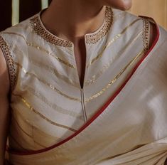 Classy Color Combinations Outfits, Tussar Silk Saree Blouses, Saree Blouse Styles Latest, Pattern Blouses For Sarees Latest, Fotua Design, Silk Saree Blouse Embroidery, Silk Saree Blouse Designs Pattern Latest, Latest Blouse Ideas, Blouse Design For Silk Saree