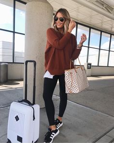 Comfy Airport Outfit, Travel Fashion Airport, Comfy Travel