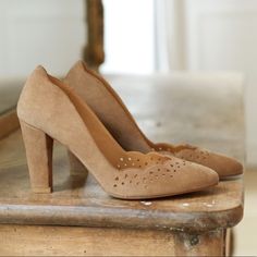 Size Us 6 (Fr 36) High Josephine Courts Heels In Hazelnut From Sezane Suede Leather Covered Pumps Perforated Details And Scalloped Edges Leather Outer Soles Heel Height: 2.7 In (7cm) Only Worn Once For An Event I Think This Runs A Little Small, So Might Be Best For Size 5.5 Cheaper Elsewhere, Just Add To Bundle Open To Offers Women’s Dress Shoes, Court Heels, Velvet Shoes, Scalloped Edges, Suede Shoes, Leather Cover, Hazelnut, Modest Outfits, Suede Leather