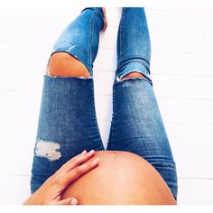 Best Maternity Jeans, Pregnant Outfit, Maternity Styles, Couple Pregnancy Photoshoot, Maternity Photoshoot Poses, Maternity Photo Shoot, Coordinating Outfits, Casual Maternity