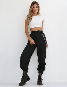 Pakaian Hipster, Cargo Pants Outfit, Pastel Outfit, Hipster Outfits, Black Cargo Pants, Black Cargo, Baggy Pants, Simple Trendy Outfits, Cargo Pants Women