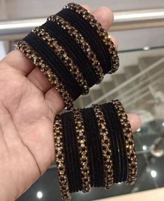 Black Bangles, Bridal Jewelry Sets Brides, Black Bangle, Indian Bridal Jewelry Sets, Pretty Jewelry Necklaces, Bridal Jewellery Design, Jewellery Wedding, Fancy Jewellery Designs