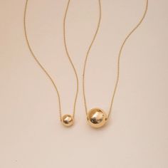 14K Real Gold Sparkle Ball Necklace, Minimalist Gold Ball Charm Necklace, Yellow Gold Hollow Bead Ball Choker Necklace, Tiny Sphere Ball Daily Necklace is a Great Gift For Her ► Adding a customized tiny bar at clasp may be a good idea: https://etsy.me/3cn9OQ5 Material: Solid Gold, real gold (not gold filled or gold plated) Karat: 14K (585) Available gold color: Yellow gold Chain Length - 14 inches Chain Length - 16 inches adjustable 15 inches (choker) Chain Length - 18 inches adjustable 16 inche Gold Ball Necklace, Gold Ball Pendant, Small Gold Necklace, Rose Gold Anklet, Sparkle Ball, Minimalist Necklace Gold, Choker Style Necklace, Ball Necklace, Dainty Gold Necklace