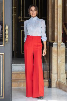 Colorblock It- HarpersBAZAAR.com Style Victoria Beckham, Victoria Beckham Outfits, Victoria Beckham Style, Fall Outfits For Work, Looks Chic, Inspired Outfits