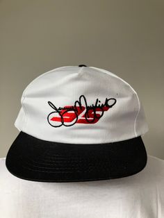 New & unworn Retro Flat Bill Baseball Cap For Streetwear, Throwback White Hat For Streetwear, Throwback White Snapback Baseball Cap, Throwback White Snapback Hat, White Throwback Snapback Hat, Retro Fan Merchandise Baseball Cap With Curved Brim, Retro Flat Bill Baseball Cap For Fans, Retro Trucker Hat For Baseball Season Streetwear, Retro Flat Bill Fitted Hat For Streetwear