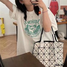 Olivia Mark - Cotton Couples Short-Sleeve Loose Fit White Shirt Casual Wear Fitted White Shirt, Punk Tops, Street Y2k, Letter Print Tee, Generation Z, Tees For Women, Cotton Blouses, Photoshoot Ideas, Styl Vintage