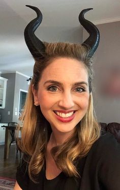 Maleficent Costume Diy Horns, Maleficent Injured Outfit, Malificent Horns Diy, Maleficent Running Costume, How To Make Maleficent Horns, Maleficent Headpiece Diy, Malifisenta Costume Diy, Easy Maleficent Costume, Maleficent Hairstyles