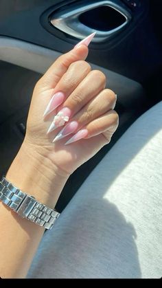 Stelitto Nails Ideas Fall, Gold French Tip Stiletto Nails, Sharp Square French Tips, Short Stiletto French Tip, Cute Pointy Nails, Cute Short Stiletto Nails, Stiletto Nail Design Ideas, Stilleto Nails French Tip Designs, White French Tip Stiletto Nails