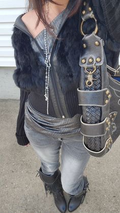 Urban Punk Aesthetic, Archive Fashion Women Outfits, Midwest Emo Fashion, Rock Chic Outfits, All Black Outfits For Women, Dark Y2k, Grunge Looks, Black Boots Outfit, Outfit Inso