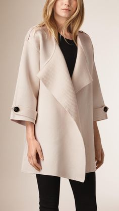 A knitted jacket in a soft silk, wool and cashmere blend. The relaxed design features trench coat-inspired epaulettes and cuff tabs. Pink Houndstooth, Off White Fashion, Poncho Coat, Burberry Outfit, Knitted Jacket, British Outfits, Burberry Jacket, Silk Jacket