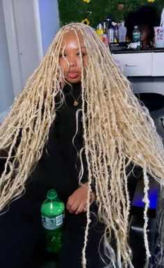 Blonde Boho Locs, Blonde Soft Locs, Hairstyle 4c Hair, Hair Boho Braids, Locs Blonde, Hair Braid Designs, Braids Boho, Boho Locs, Blonde Hair Makeup