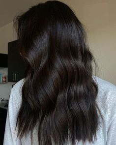 Long Dark Brown Hair, Cool Brown Hair, Dark Chocolate Brown Hair, Brown Hair Inspiration, Rambut Brunette, Black Brown Hair, Dark Brunette Hair, Brown Hair Looks, Brown Hair Inspo