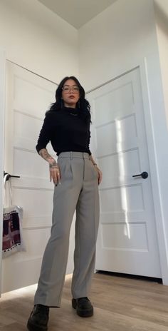 Neutrals Work Outfit, Professional Egirl Outfits, Business Intern Outfit, Restaurant Business Casual Outfits, Thrifted Business Outfits, Loose Professional Outfits, Smart Casual Ideas Women, Office Outfits Women Pants, Slacks Outfits For Women