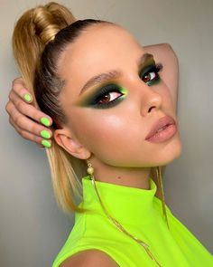 High Fashion Makeup Editorial, Winged Eyeshadow, Colorful Eyeshadow Looks, Neon Eyeshadow, Pink Eyeshadow Look, Mekap Mata, 20 Makeup, Eyeshadow Ideas, New Year's Makeup