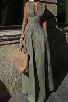 This casual street-style sleeveless dress features a solid color design, practical pockets, and a zipper. The mandarin collar adds a touch of elegance, making it perfect for everyday wear. Fit And Flare Outfit Ideas, Everyday Dresses Casual, Flattering Maxi Dress, Flare Jumpsuit, Sleeveless Outfit, Sleeveless Dresses, Long Bodycon Dress, Kitenge, Mode Inspo