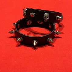 Spiked wristband available with and without skulls - adjustable snap button closure In new condition Please review images, the item you see is the item you will receive. Comes from a smoke and pet free environment Spiked Wristband, Bracelet En Cuir Diy, Mall Goth Skirt, Diy Leather Bracelet, Kei Visual, Emo Boy, Wristband Bracelet, Emo Goth, Scene Emo