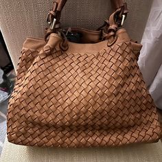 Коньячная тканая кожаная сумка Мягкая тканая сумка Кожаная - Etsy Украина Woven Leather Bag, Leather Tote Bag Women, Ipad Bag, Italian Leather Bags, Handbag Leather, Leather Bag Women, Leather Messenger Bag, Leather Shops, Leather Messenger