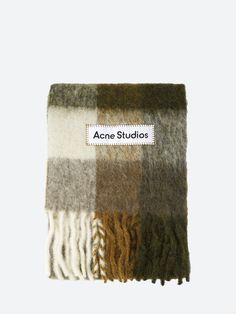 Acne Studios Vally checked scarf is made of a soft mohair blend, finished with fringed ends and an oversized logo patch. Embroidered logo patch Fringed ends Checked pattern throughout Materials Fabric Content: 33% alpaca, 25% wool, 22% nylon, 20% mohairMade in Italy Due to the characteristics of the material, it is natural for small fibres to shed over time. Size Guide 28 x 250 cm Checked Scarf, Check Pattern, Scarf Shawl, Patch Logo, Alpaca, Size Guide, Acne Studios, Shed, 404 Not Found