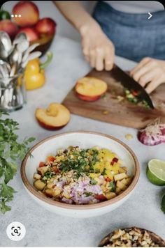 Peach Salsa Recipes, Salsa Fresca, Peach Salsa, Nourishing Foods, Easy Mexican, Mexican Food Recipes Easy, Healthy Soup, Breakfast Bowls, Food Styling