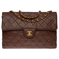 Majestic Chanel Timeless/Classic jumbo flap bag in brown quilted leather, gold metal hardware, a gold metal chain handle interlaced with brown leather for shoulder and shoulder strap Patch pocket on the back of the bag Flap closure, gold-plated CC clasp Single flap Brown leather lining, 1 zipped pocket in fabric, 1 patch pocket in leather Signature : "Chanel ®Made in France” Date : 1996 / 1997 Dimensions : 30 x 23 x 9 cm (12 x 9 x 3,5 Inches) Chain length : 50 cm (20 Inches) Reference : 100748 Packaging : Hologram : Yes Authenticity card : No Dustbag : No Box : No General condition : 7/10 In very good vintage condition despite marks of use on the leather and hardware. Please note that this bag went to a Chanel SPA for color retouching. Note a small smell of treatment Option in addition: Po Chocolate Brown Chanel Bag, Chanel Flap Bag Brown, Chanel Classic Flap Jumbo, Jumbo Chanel Bag, Chanel Brown Bag, Brown Chanel Bag, Brown Designer Bag, Chanel Vintage Bag, Brown Chanel