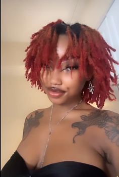 Temporary Locs Styles, Auburn Locs Black Women, Red Locs Black Women, Red Locs, Dyed Dreads, Hair Dye Videos, Short Dreadlocks Styles, Short Dreads