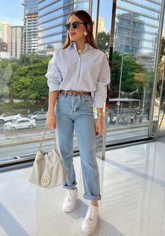 Jeans And Sneakers Outfit, Sneakers Outfit Work, Look Casual Chic, Instagram Look, Casual Chic Outfit