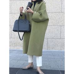 Solid Knee-length Winter Outerwear, Celana Kargo, Long Overcoat, Fitted Coat, Leisure Fashion, Pocket Cardigan, Woolen Coat, Coat Outfits, Fashion Seasons