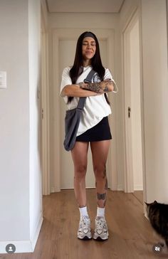 Black Mini Skirt Outfit With Sneakers, Mini Skirt Outfit Sneakers, Chunky Sneakers Outfit Summer, Chunky Sneakers Outfit Street Style, Mini Skirt And Sneakers Outfit, Mini Skirt With Sneakers, Chunky Sneakers Outfit, Black Sneakers Outfit, Skirts With Sneakers