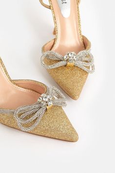 Style: Court ShoesFabric: Fancy Fabric Gold Heels With Bow, Fancy Fabric, Bow Shoes, Gold Shoes, Gold Heels, Latest Shoes, Tie Shoes, Quick Delivery, How To Find Out