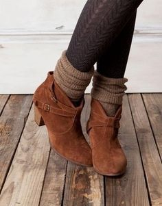 Boots And Socks, How To Wear Ankle Boots, Mode Tips, Boating Outfit, Cozy Socks, Rilakkuma, Winter Mode, Crazy Shoes, Looks Style