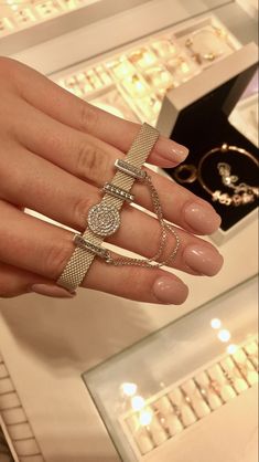 Pandora Bracelet Outfit, Pandora Reflexions Bracelet Ideas, Pandora Outfit, Pandora Bracelet Aesthetic, Pandora Me Bracelet, Pandora Reflexions Bracelet, Gold Pandora Bracelet, Pandora Aesthetic, Pandora Bracelet Ideas