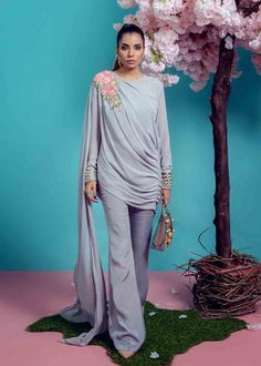 Fashion: #fashion, #style, #outfitinspiration, #beauty Silk Top Outfit, Sari Style, Kaftan Designs, Indo Western Dress, Modest Dresses Casual, Simple Pakistani Dresses, Designer Dresses Casual