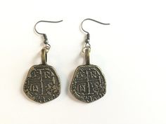 These antique bronze color replica pirate coin earrings are fun! They would be perfect for a pirate Halloween costume, too! Handmade in Minnesota in 2019. Pirate Halloween Costume, Pirate Coins, Pirate Jewelry, Pirate Halloween Costumes, Pirate Halloween, Coin Earrings, Jewelry Aesthetic, Gold Earring, Bronze Color