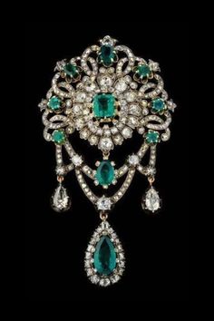 Bijoux Art Deco, Antique Brooches, Emerald Pendant, Diamond Brooch, Royal Jewels, Royal Jewelry, Deco Jewelry, Fabulous Jewelry, Emerald Jewelry