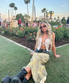 Indie Music Festival Outfit, Indie Concert Outfit, Glastonbury Festival Fashion, Coachella Fits, Cochella Outfits, Alix Earle, Coachella Outfits, Indie Festival, Festival Outfit Inspiration