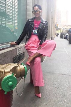 Tracee Ellis Ross Instagram, Tracee Ellis Ross Aesthetic, Quirky Fashion Black Women, Flamboyant Natural Black Women, Corporate Street Style, Brown Mesh Top Outfit, Streetwear Black Women, Beyonce Style Outfits, Outfits For Concerts