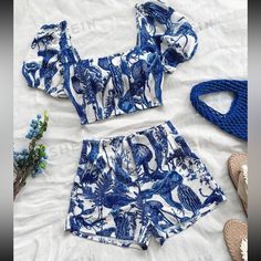 Super Cute , And Comfortable Set. New Never Worn . Size L. Comes With Top And Bottoms . Slytherin Clothes, Short Azul, Casual Holiday Outfits, Crop Top Shorts, Knitted Crop Top, Top Shorts Set, Romantic Holiday, Cute Dress Outfits, Summer Crop Tops