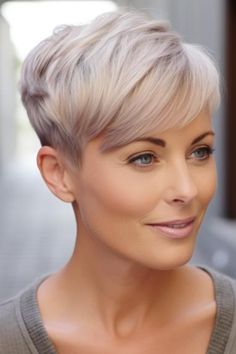 Playful volume dominates the voluminous pixie with a rounded top. This is a rounded crown that adds volume, making it ideal for fine hair. Click here to check out more flattering short hairstyles for women over 50 with fine hair. Soft Pixie Haircut Fine Hair, Voluminous Pixie, Stacked Inverted Bob, Inverted Bob Haircut, Pixie Haircut Fine Hair, Short Hairstyles Fine, Very Short Haircuts