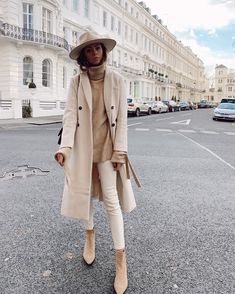 monochromatic winter outfit Minimal Winter Outfit, Manhattan Fashion, Foto Tips, Ranveer Singh, Looks Street Style, Influencers Fashion, Spring Outfits Women