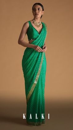 Wedding Saree Poses, Casual Sarees Classy, Classy Sarees Elegant, Simple Saree Look Classy, Kalki Sarees, Kalki Saree, Latest Trendy Sarees, Classy Sarees, Leheriya Saree