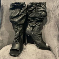 Brand New In The Box These Booties Are Seriously Chic And Stylish! Made With Faux Leather, They Give You A Classy And Comfy Vibe That Can Go With Any Outfit. Peep Toe Boots, Shoes Heels Boots, Cute Shoes, Bootie, Me Too Shoes, Shoes Women Heels, Heeled Boots, Bootie Boots, Puffer