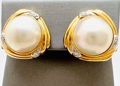 Beautiful Vintage 14K Yellow Gold Diamond 0.25ct Fresh Water Pearl Earrings  A perfect gift for your loved one!  Total Earring Weight: 11.37g  Total Diamond: 0.25ct Earring Length: 20.01mm Earring Width: 19.71mm Earring Closure: Clip on Earrings  Item will be placed in a gift box. * Luxury 22k Gold Traditional Pearl Earrings, Elegant Diamond Earrings Stamped 14k, Elegant White Gold Earrings Stamped 14k, Elegant White Gold 14k Stamped Earrings, Yellow Gold Clip-on Diamond Earrings For Anniversary, Gold Brilliant Cut Pearl Earrings For Anniversary, Anniversary Yellow Gold Clip-on Diamond Earrings, Classic 14k Diamond Earrings For Anniversary, Classic 14k Diamond Wedding Earrings