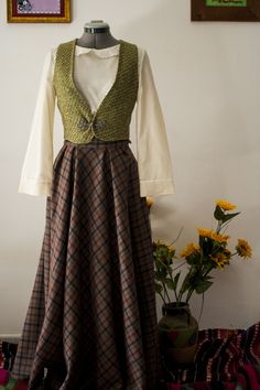 Outlander Fashion Inspired, History Inspired Outfits, Victorian Aesthetic Clothes, Outlander Outfits Inspiration, History Bounding Outfits, Historybounding Fashion, Outlander Inspired Outfits, Historical Bounding, Hobbit Core Outfits