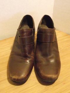 In the rich color of brown, these ankle boots are perfect for anything. Well maybe not formal attire, but who knows? These offer inside zippers for easy slip on wearing. Soles are rubber and should supply you tons of comfort. Slight scuff on front toe area. Zippers zip! No other damage. Please view all my photos. Measures: Size 8.5 (us) Please ask all questions before buying as I do not do refunds as all of my items are Vintage, Antique and/or have been used. I do my best to have all my items in Beach Side, Resort Vacation, Wide Heels, Retro Pin Up, Casual Footwear, Formal Attire, Monk Strap, Boot Shoes Women, Rich Color