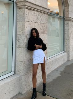 College Outfit, Miniskirt Outfits, Looks Street Style, Fall Clothes, Trik Fotografi, Online Fashion Boutique, Skirt White, Fashion Weeks, White Skirt